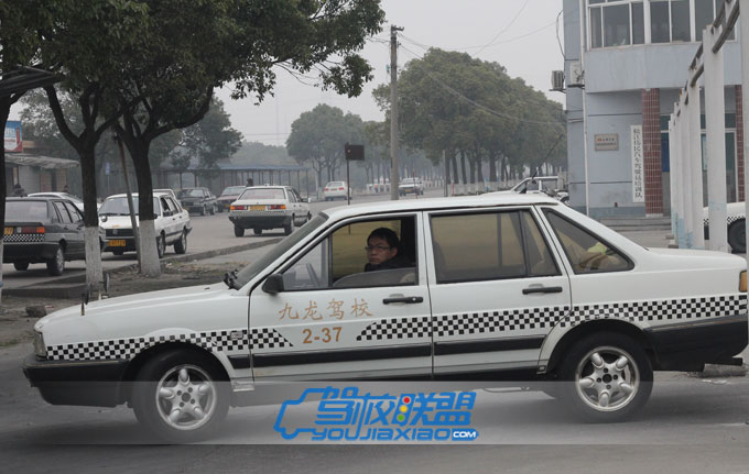 九龙驾校班车